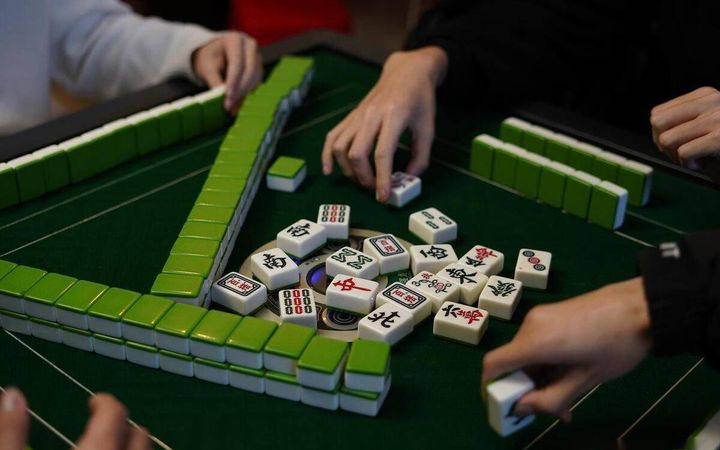 Unraveling the Fascinating World of Chinese Mahjong