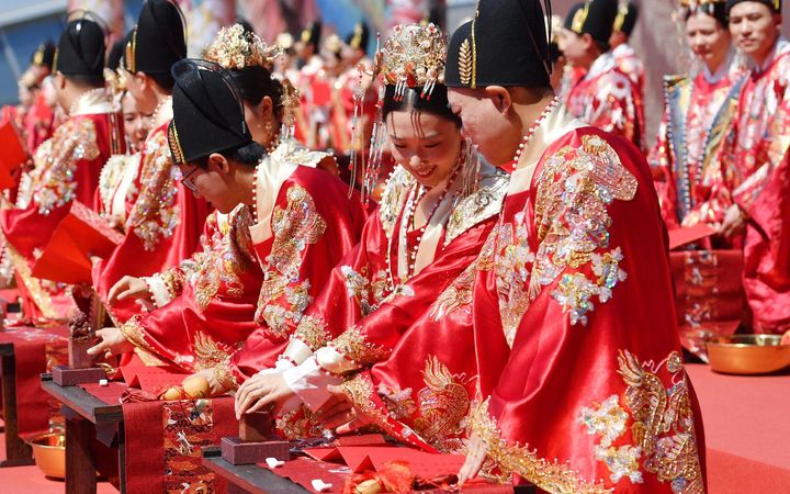 Top Ten Traditional Customs in China-hunsu